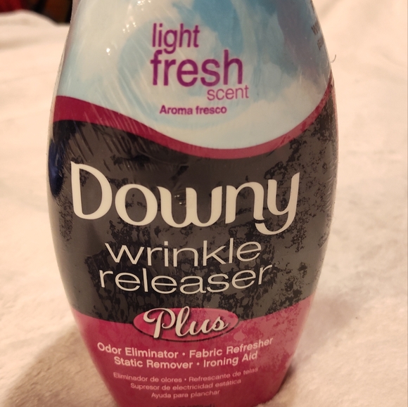 NWT! Sealed!! Downy Wrinkle Releaser Plus 33.8oz - Picture 4 of 9